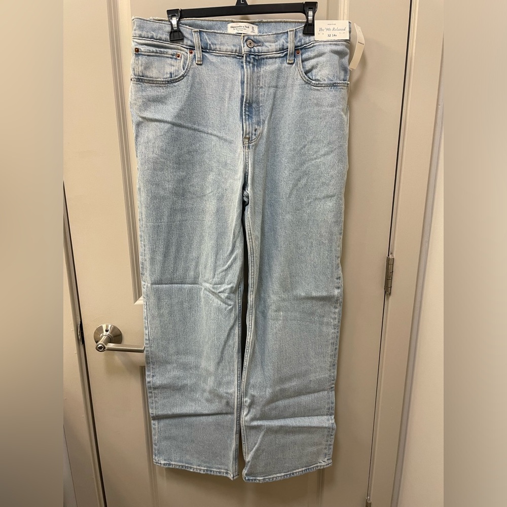 Abercrombie 90’s relaxed Jean high rise NWT